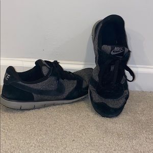 NIKE Women's Eclipse 9 running shoes black & gray